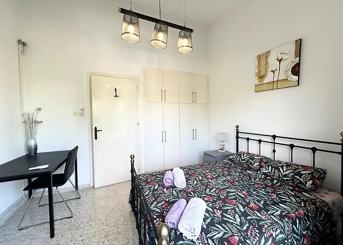 아파트 Margarita Gardens Maisonette 파포스